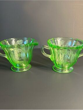 Federal Sylvan “Parrot “ Uranium Green Glass Creamer and Sugar Bowl Set